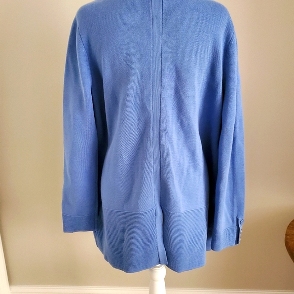 Talbots below the hip length sweater with nice coverage. Reduced - Picture 3 of 5